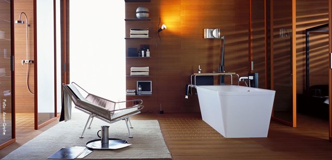 Die freistehende Badewanne aus der Serie "citterio" zeichnet sich durch ihre schlichte, zeitlose Form aus. (Keramag) Die freistehende Badewanne aus der Serie "citterio" zeichnet sich durch ihre schlichte, zeitlose Form aus. (Keramag)